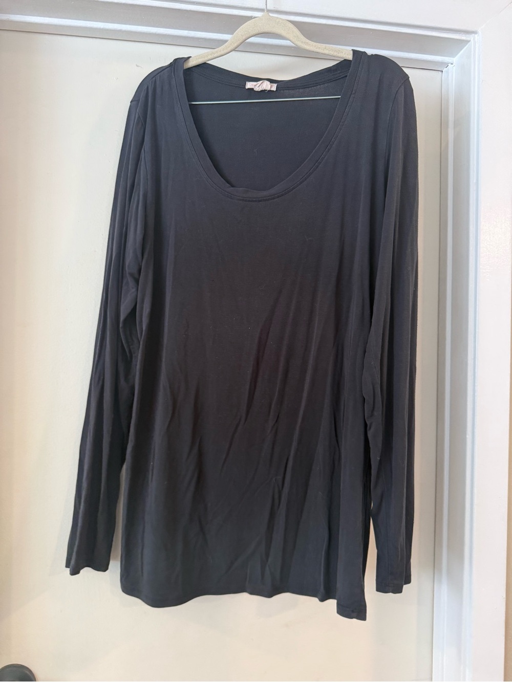 Ingrid & Isabel Black Long Sleeve Scoop Neck Tee